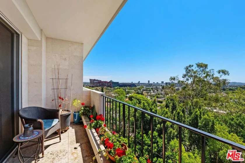 818 N Doheny Drive #606 photo 9
