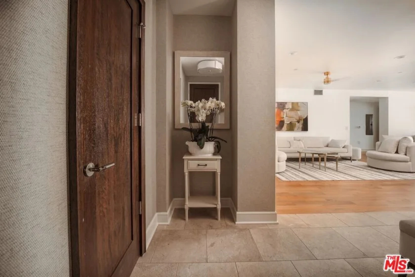 447 N Doheny Drive #104 photo 2
