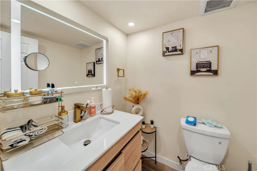 13412 Burbank photo 19