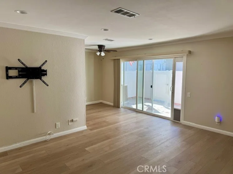 6537 Woodburn photo 6