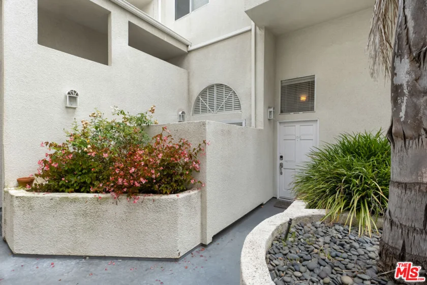 2550 S Centinela Avenue #106 photo 2