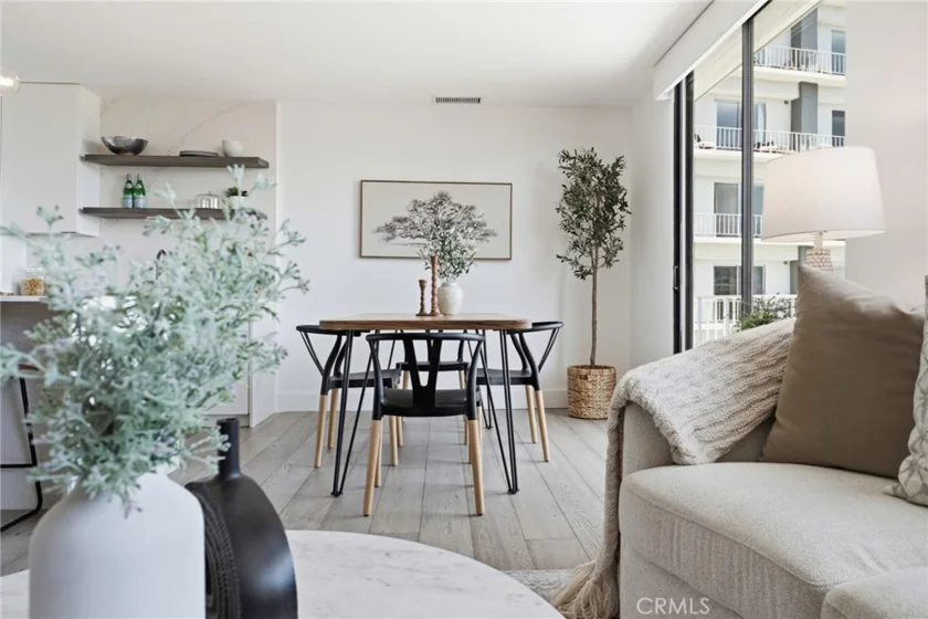 100 S Doheny #707 photo 3