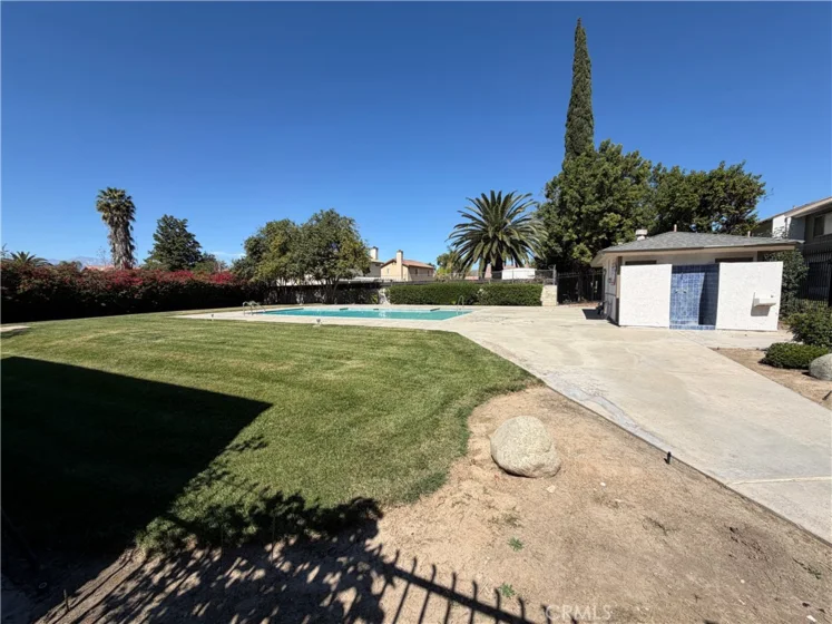 1091 Clark photo 3