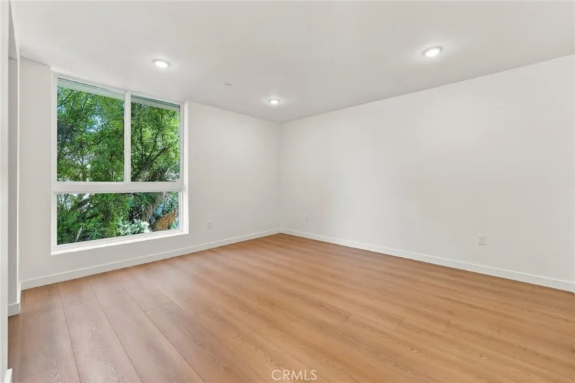 176 N Catalina Avenue #102 photo 29