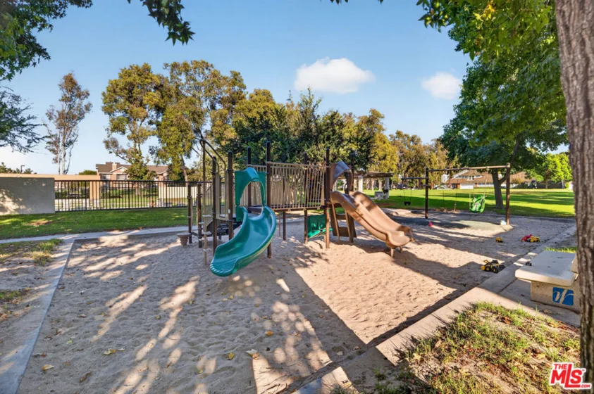 163 Greenfield photo 32