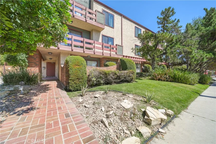 4524 Tujunga Avenue #12 photo 1