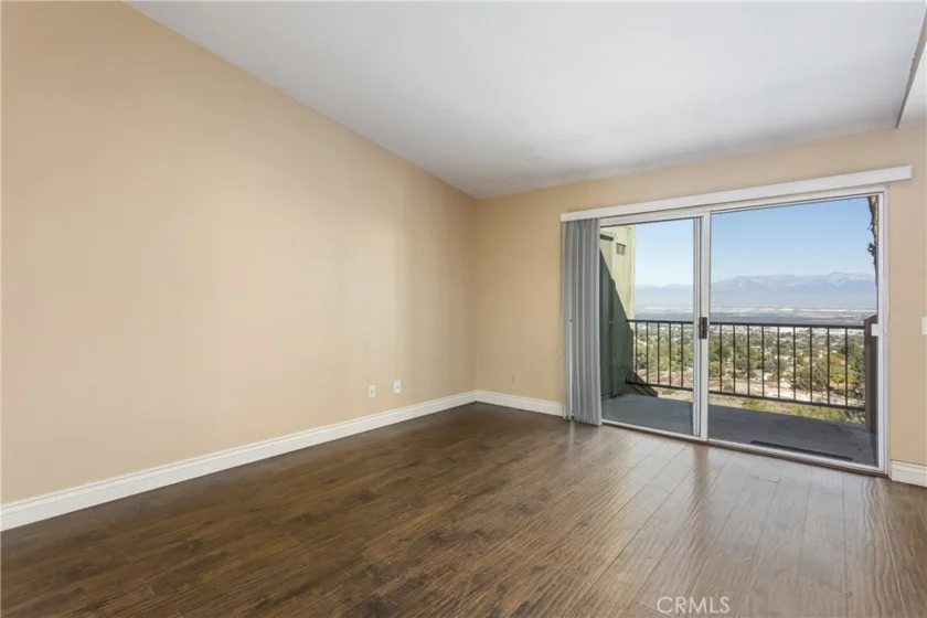 2568 Avenida Del Vista #202 photo 2
