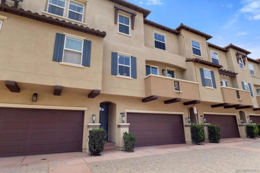 2104 Cosmo Way photo 23