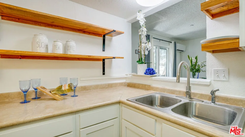 302 E Chestnut Avenue #215 photo 10