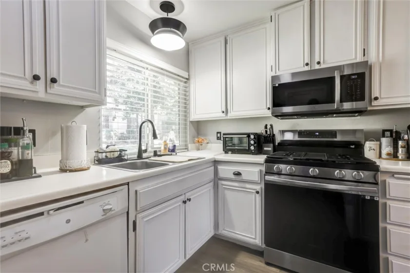 4687 Knickerbocker photo 1