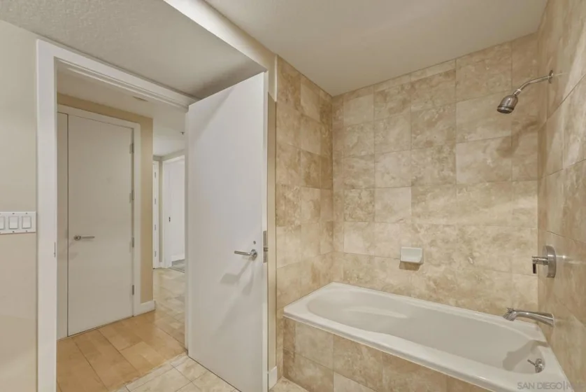 1199 Pacific Hwy #2206 photo 31