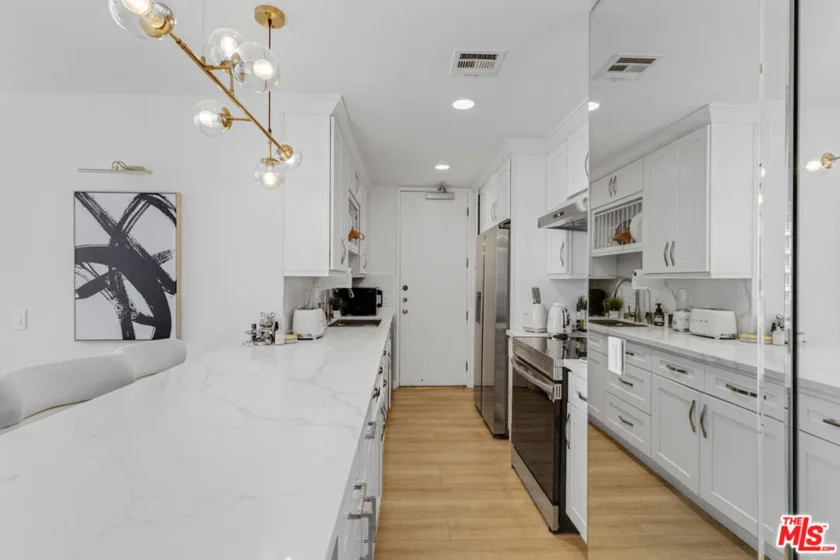 10747 Wilshire Boulevard #902 photo 25