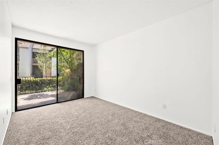 10530 N Lakeside Drive #G photo 21