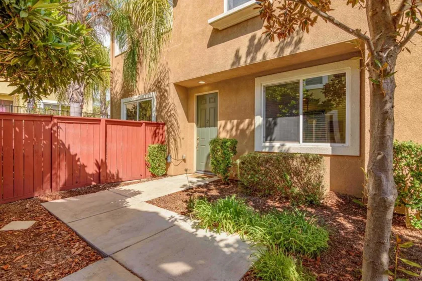 27494 Hazelhurst Street #2 photo 4