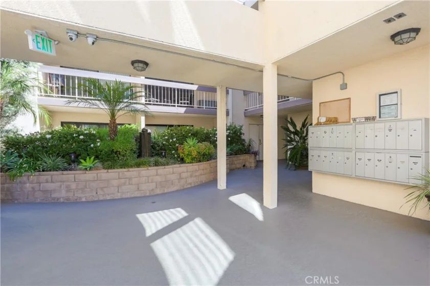 4542 Willis Avenue #302 photo 42