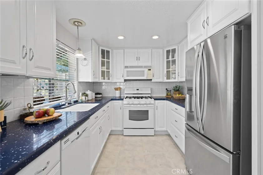 421 Burlington Court #101 photo 14