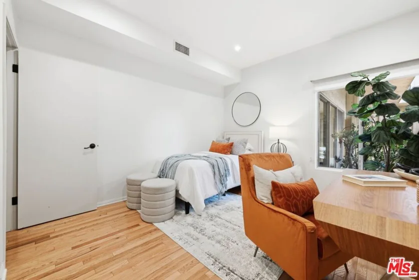 612 S Barrington Avenue #213 photo 6