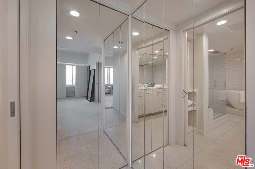 10445 Wilshire Boulevard #1402 photo 21