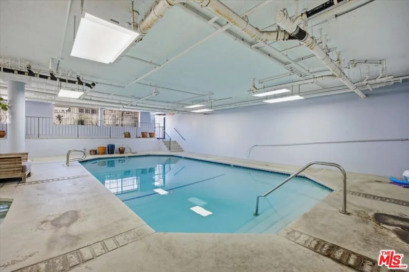 1271 Granville Avenue #402 photo 34