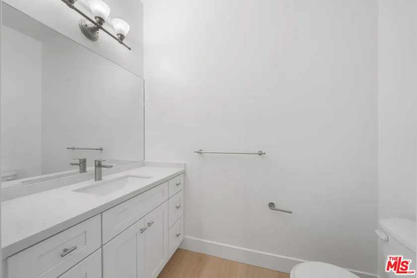 309 S Mariposa Avenue #301 photo 19