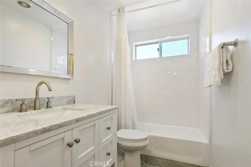 15248 Dickens Street #102 photo 31