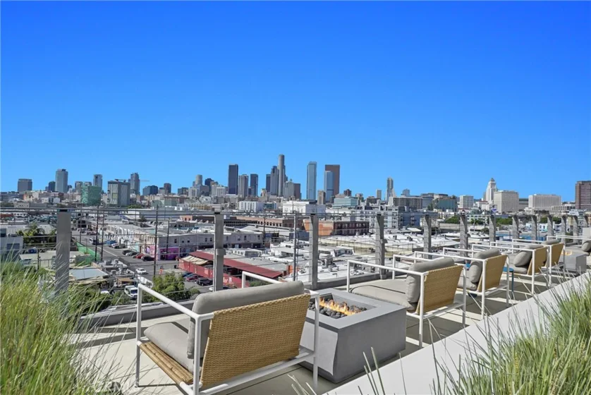 530 S Hewitt Street #146 photo 41