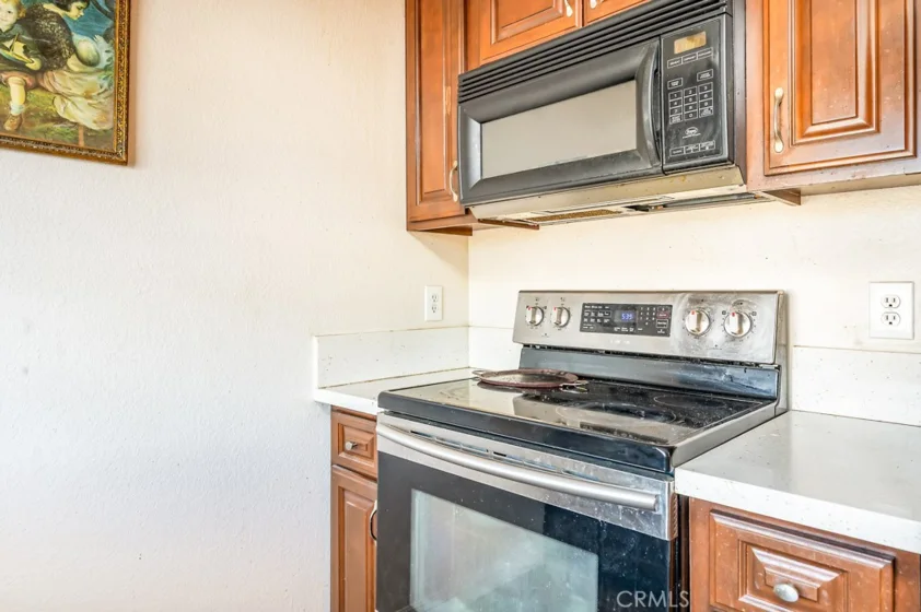 25899 Baylor Way photo 9