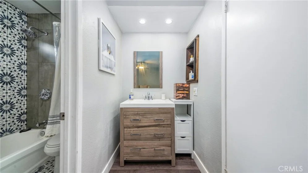 7422 Hazeltine photo 26