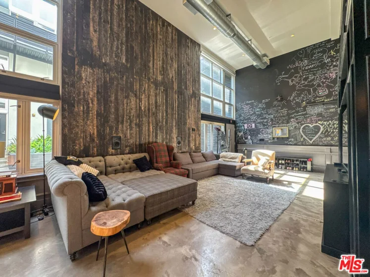 1037 N Laurel Avenue #10 photo 2