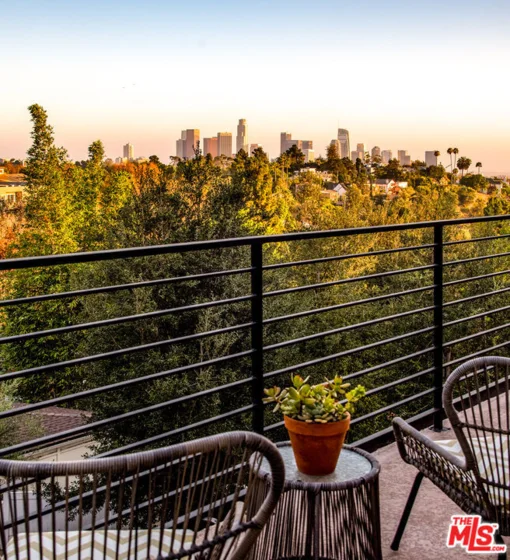 1882 Lucretia Avenue photo 32