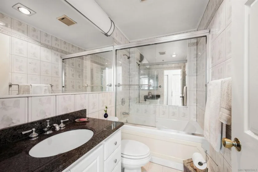 5649 Lake Park #102 photo 11