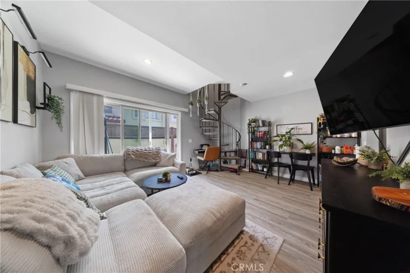 23345 La Crescenta photo 2