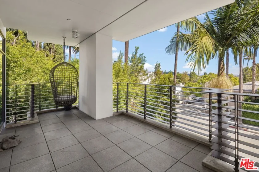 447 N Doheny Drive #305 photo 28