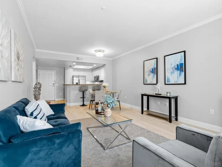 9263 Regents Road #B302 photo 1