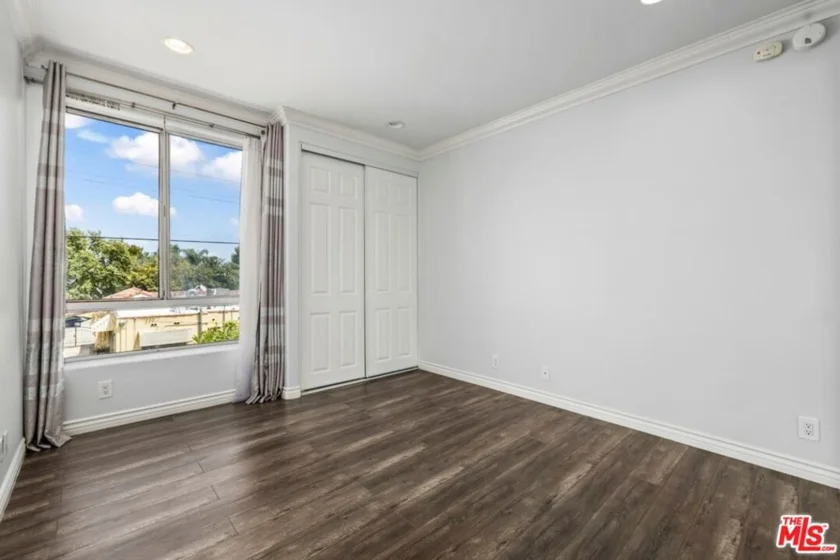 1002 S Burnside Avenue #203 photo 12