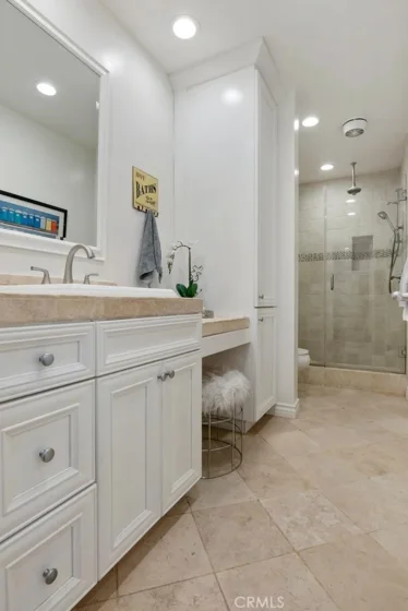 15248 Dickens Street #102 photo 26