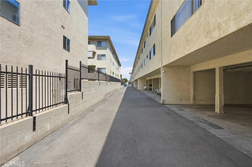 5354 Lindley Avenue #209 photo 34