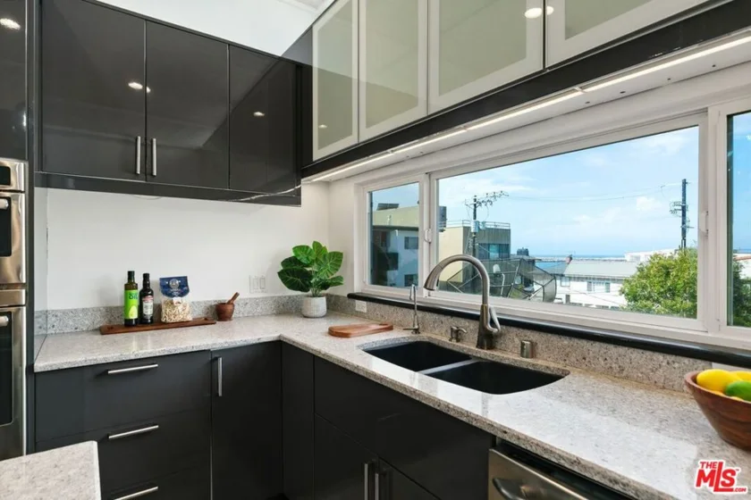 24 Yawl Street #2 photo 5