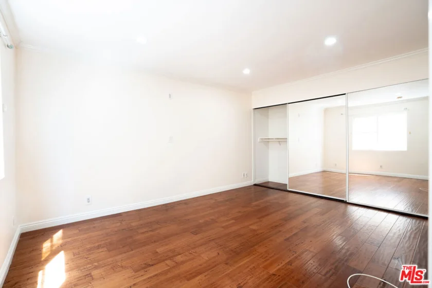 433 S Manhattan Place #108 photo 25