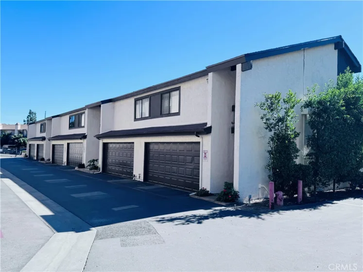 9625 Sylmar Avenue #29 photo 1