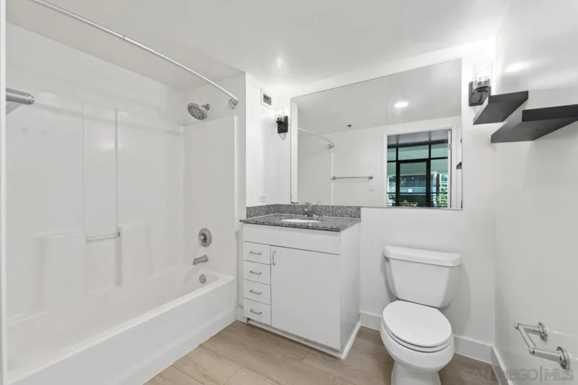 425 W Beech #204 photo 12