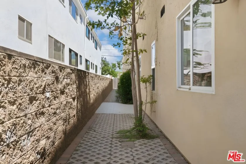 1010 N Curson Avenue #101 photo 31
