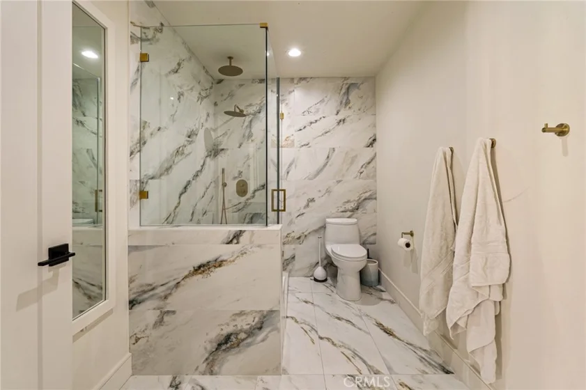 5315 Yarmouth Avenue #104 photo 23