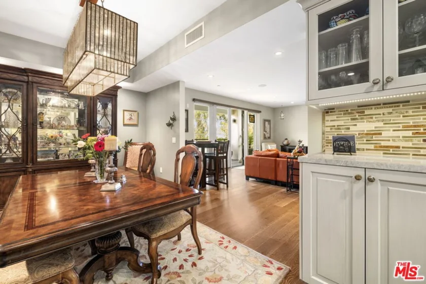 441 S Barrington Avenue #311 photo 28
