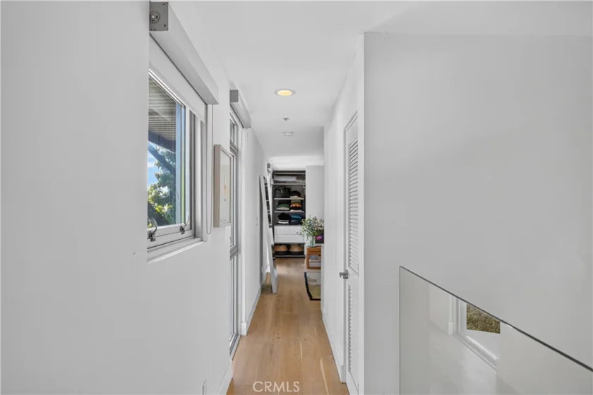1037 N Laurel Avenue #1 photo 18