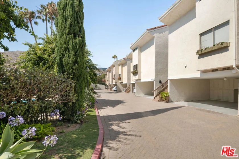 23908 De Ville Way #B photo 51