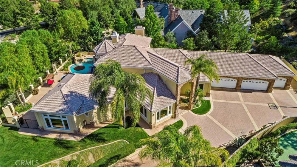 22117 Twin Oaks Court photo