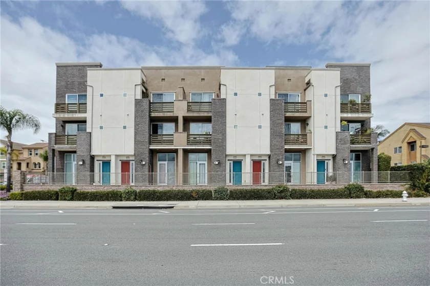 1300 N Harbor Boulevard photo 2