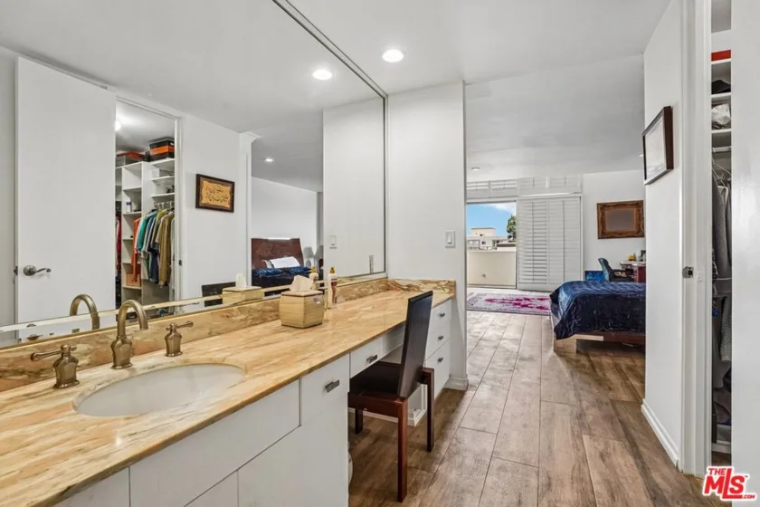 325 N Oakhurst Drive #PH2 photo 27