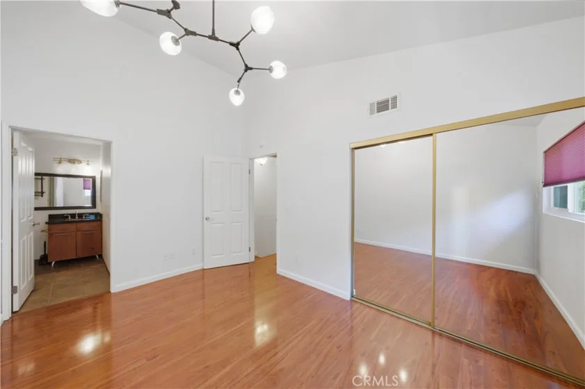 1554 N Hobart #2 photo 16